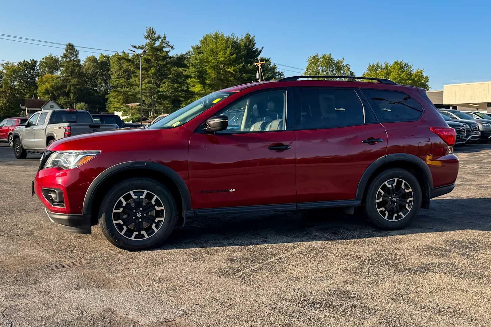 2020 Nissan Pathfinder SV