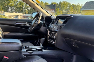 2020 Nissan Pathfinder SV