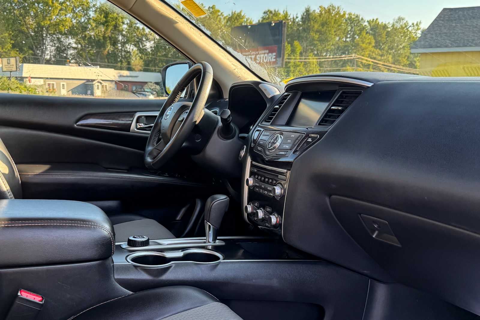 2020 Nissan Pathfinder SV