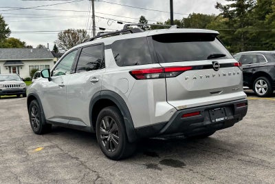 2022 Nissan Pathfinder SV