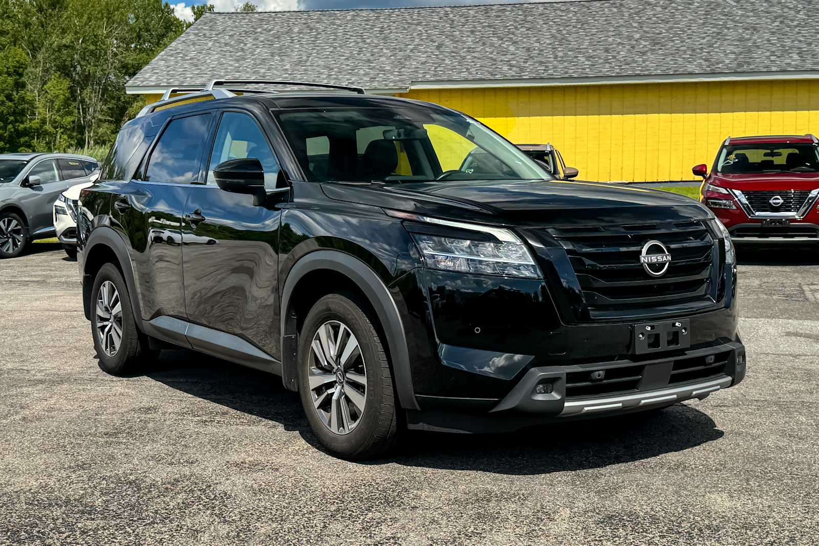 2024 Nissan Pathfinder SL