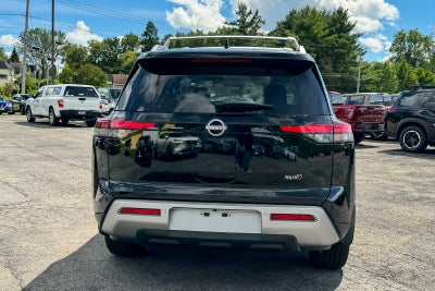 2024 Nissan Pathfinder SL