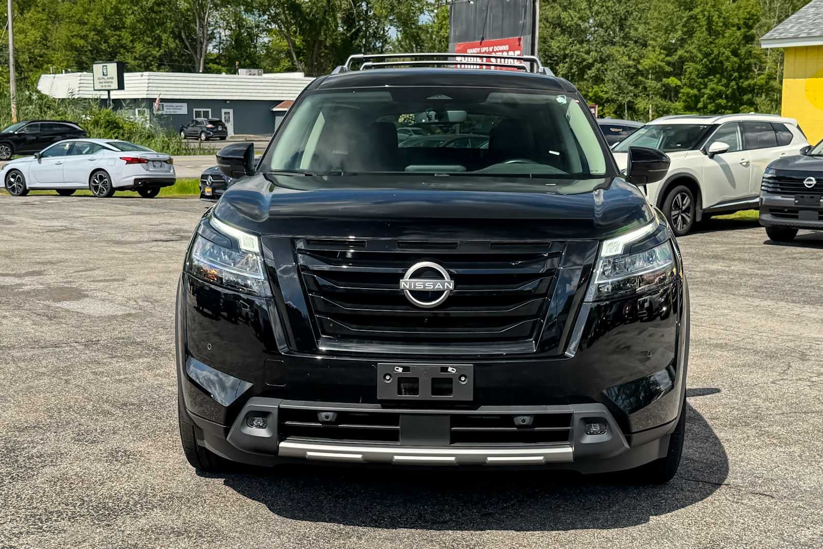 2024 Nissan Pathfinder SL