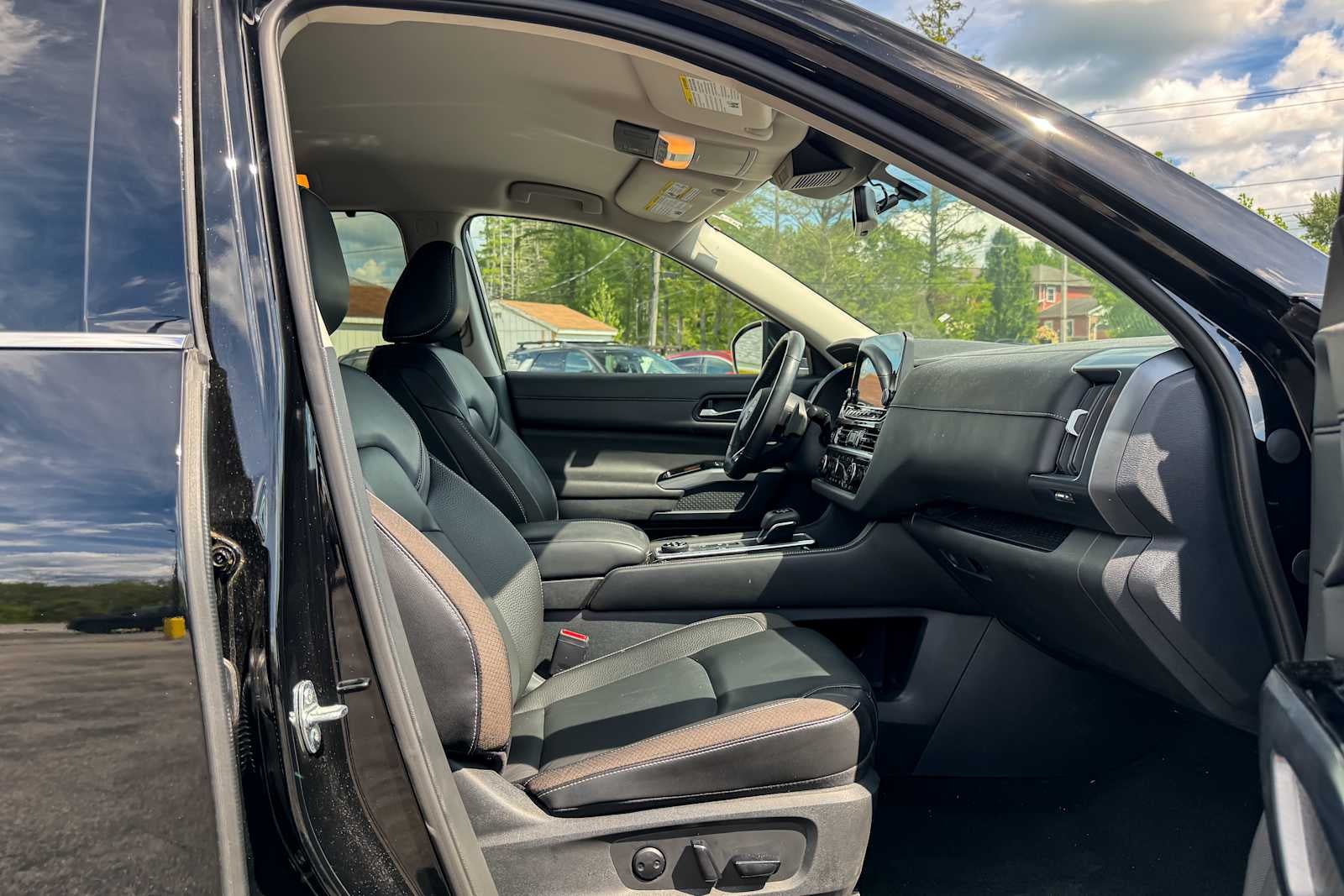 2024 Nissan Pathfinder SL