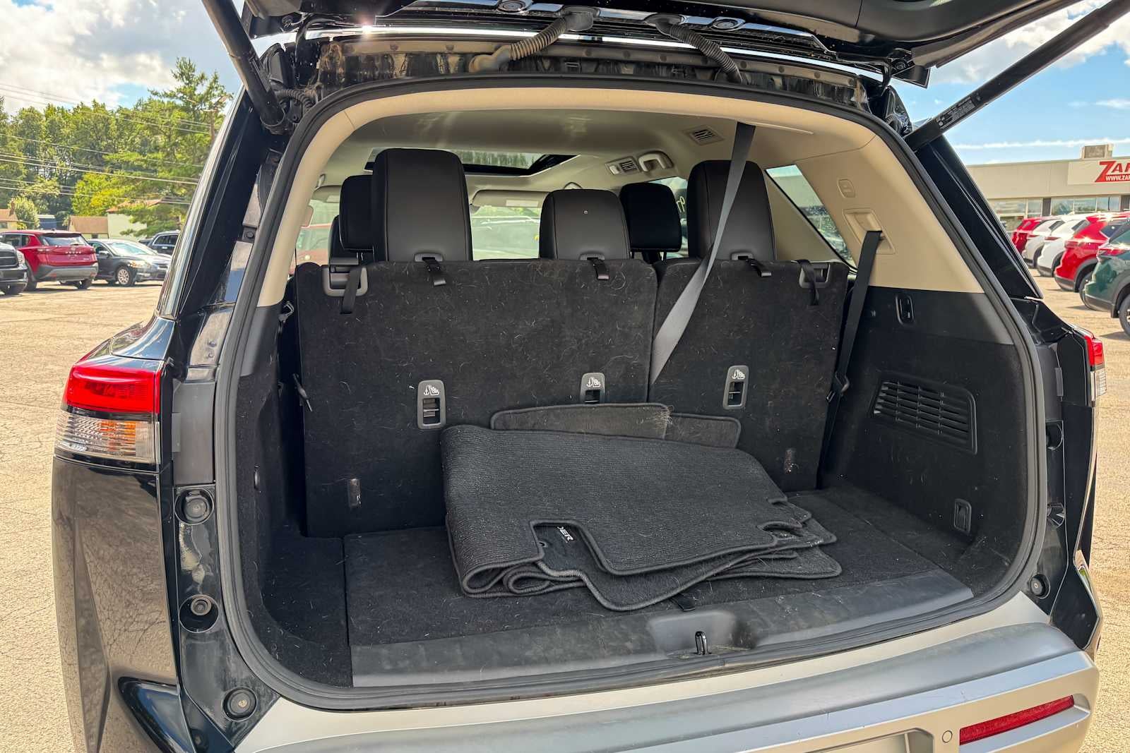 2024 Nissan Pathfinder SL