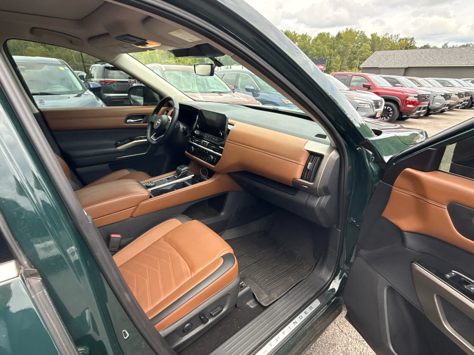 2025 Nissan Pathfinder Platinum