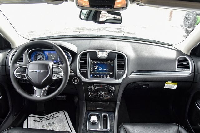 2023 Chrysler 300 Touring L