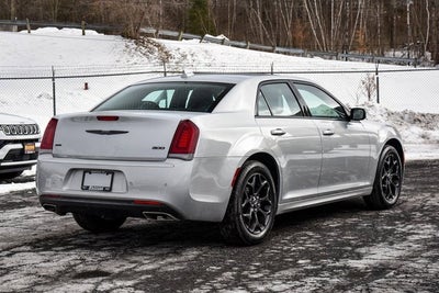 2023 Chrysler 300 Touring L