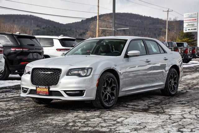 2023 Chrysler 300 Touring L