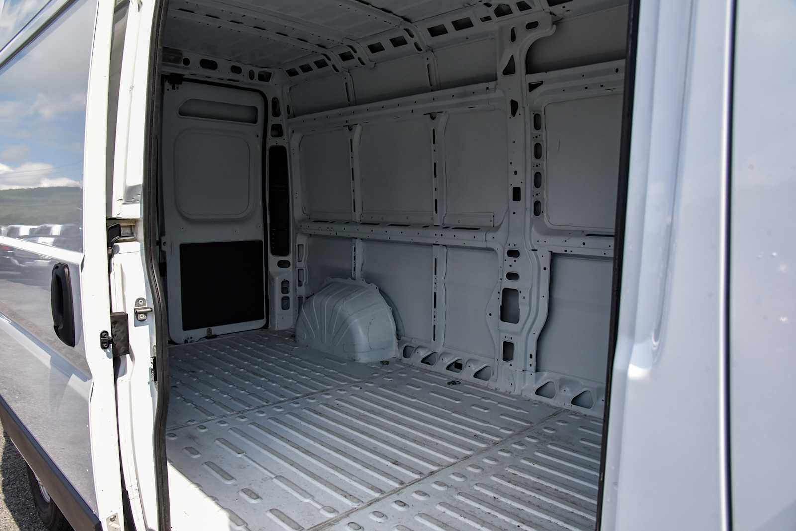 2026 RAM ProMaster Cargo Van Tradesman