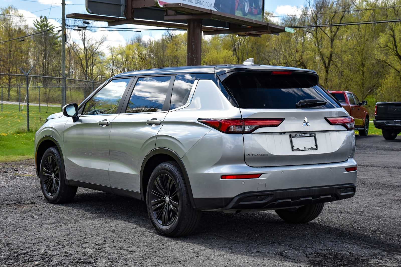 2024 Mitsubishi Outlander ES